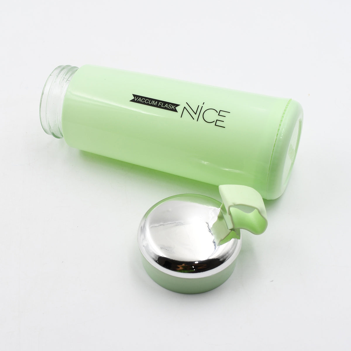 Close-up of the natural bamboo lid on the glass water bottle