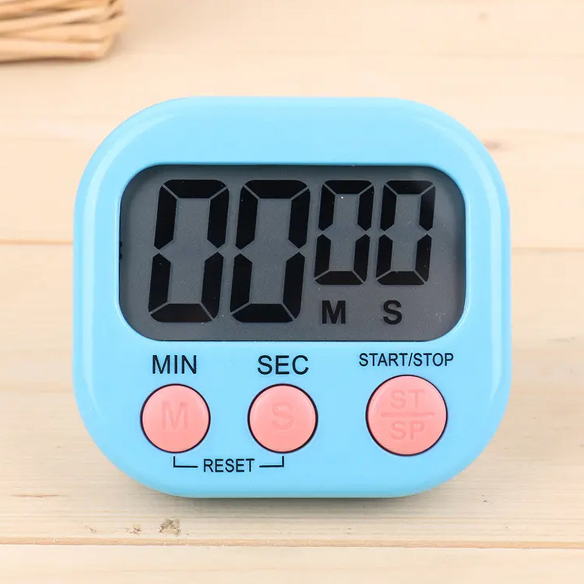 Bright, large digital display on a kitchen timer