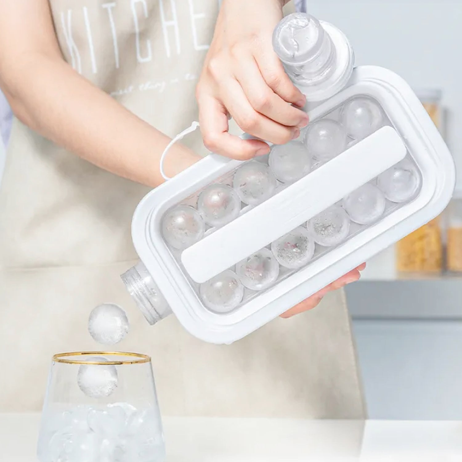 2-in-1 Foldable Ice Cube Tray with Lid – 14 Ice Balls, Bottle Style for Travel & Camping