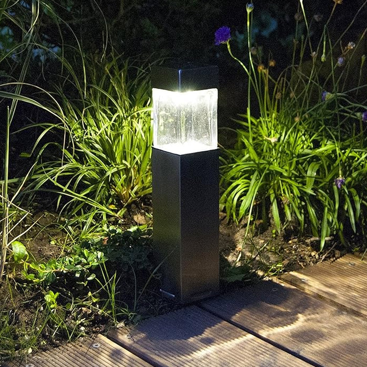 Diagram showing dimensions of the solar outdoor light