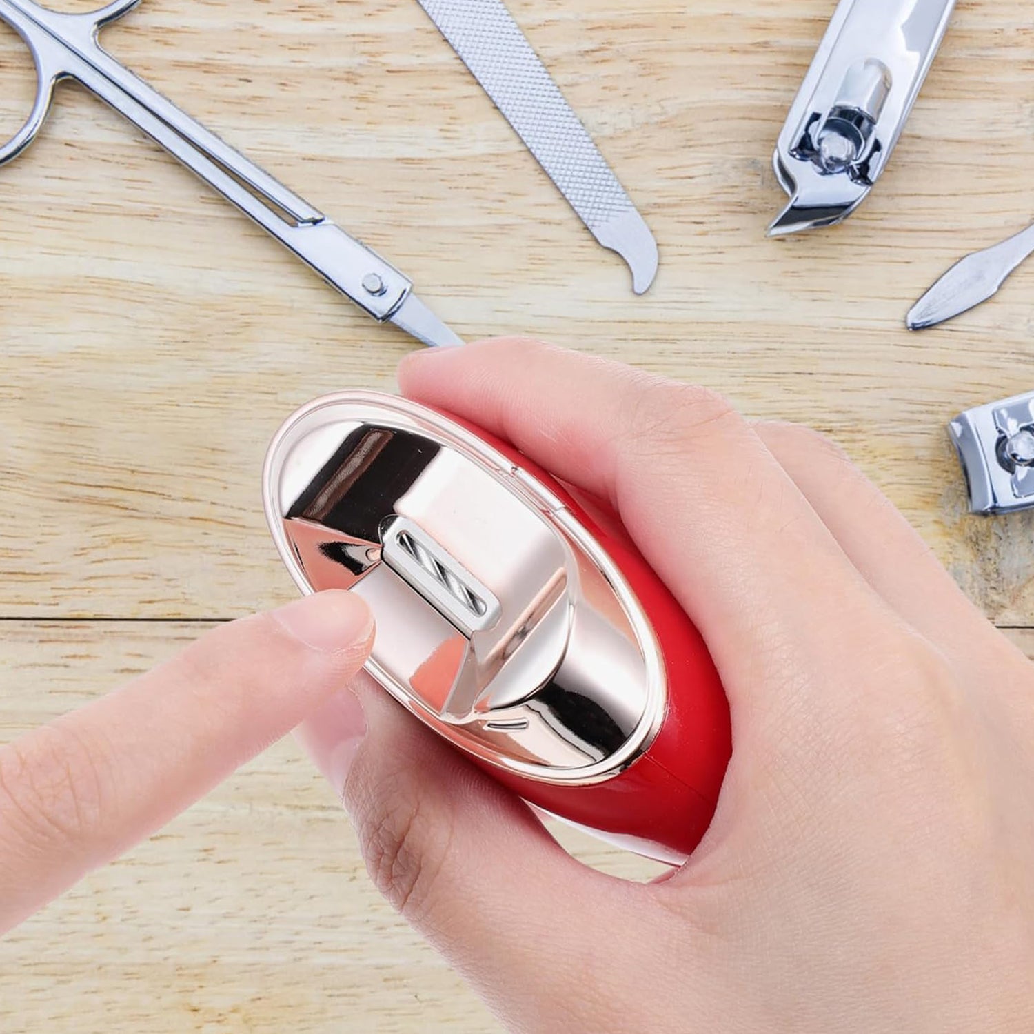 Gentle electric nail file for baby's nails