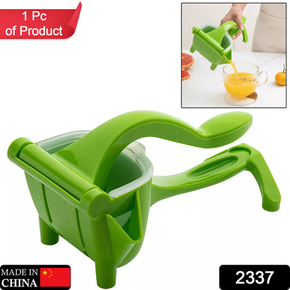Heavy duty manual juice press with a fresh lime