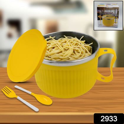 Front view of an insulated soup bowl in a vibrant colour with a lid and handle, ideal for hot meals.