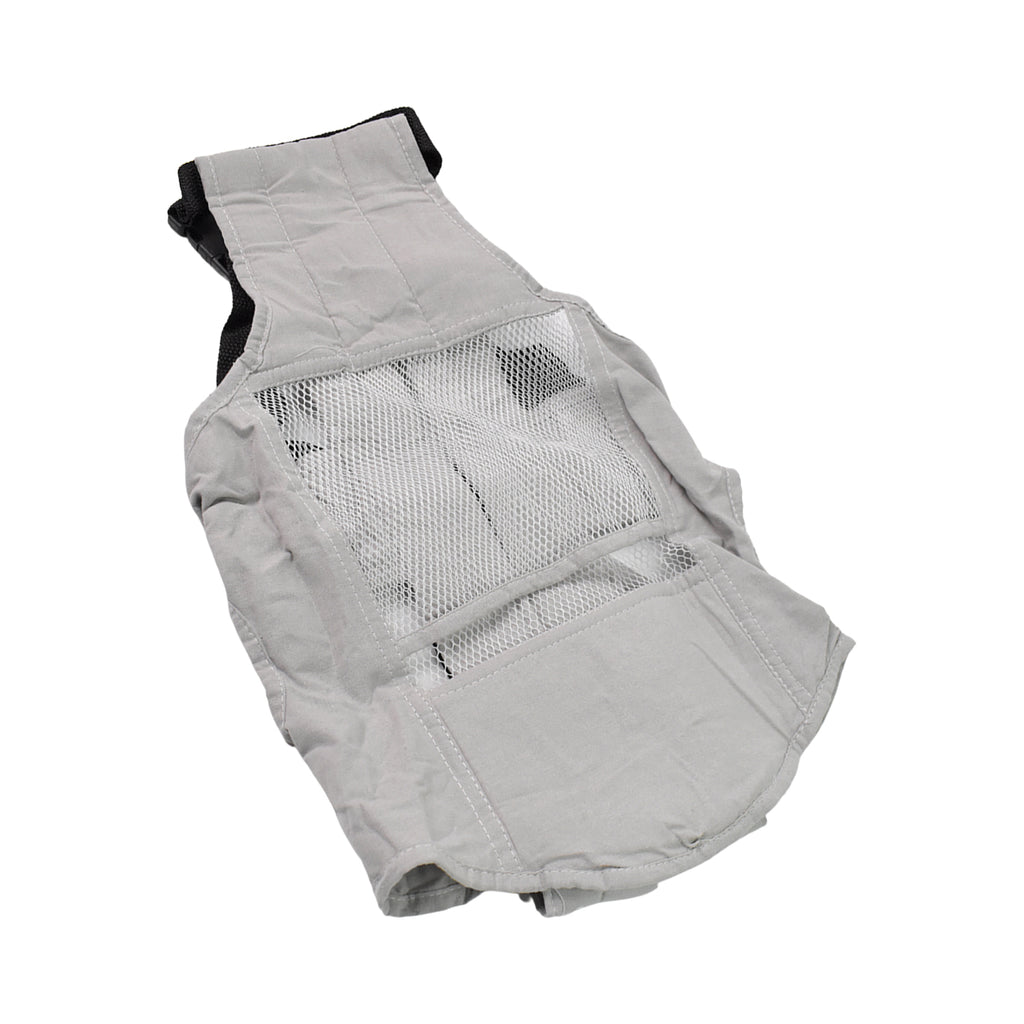 Diagram highlighting ergonomic features of the baby carrier