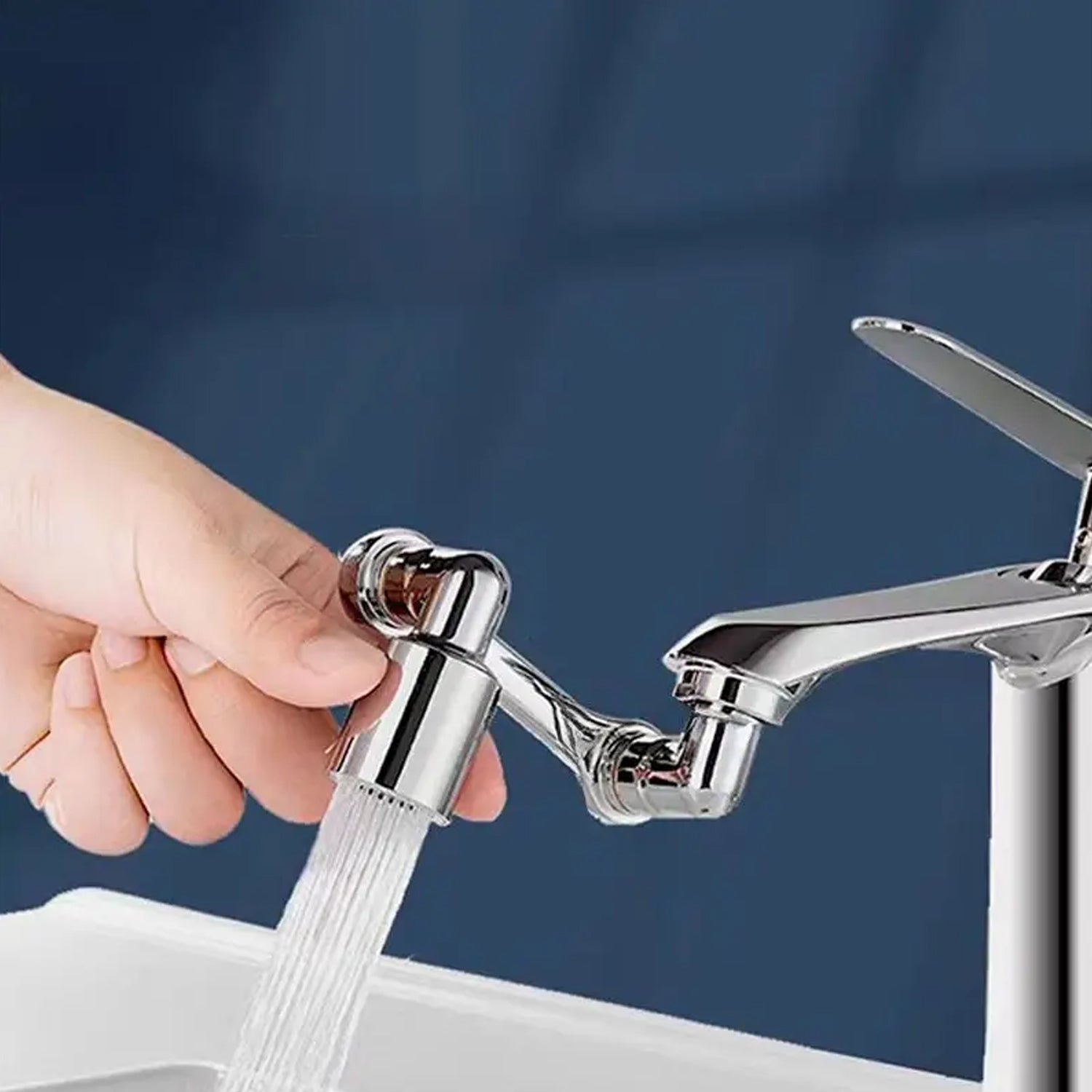 Infographic detailing universal thread sizes & easy, tool-free installation of the aerator